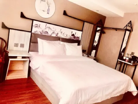 โรงแรมจอยซูซิเนส (ถนนเหนือทวนเจีย แม่น้ำพีค็อก คู่เอ่อเล่อ) โรงแรมใกล้แถบวิวแม่น้ํานกยูง