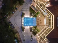 Golden Phoenix Sea View Hotel