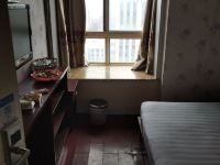 西安时尚公寓 - 经典四室五床房(公共卫浴)