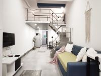 C9公寓式酒店(上海梅陇店) - 精选LOFT高级大床房
