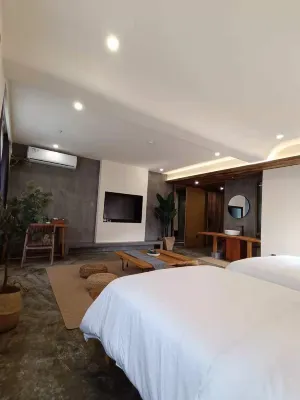 Red Banner Lodge Hotels in Jing'an