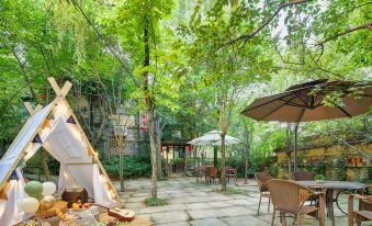 Blessed Water Street Hot Spring Courtyard Homestay