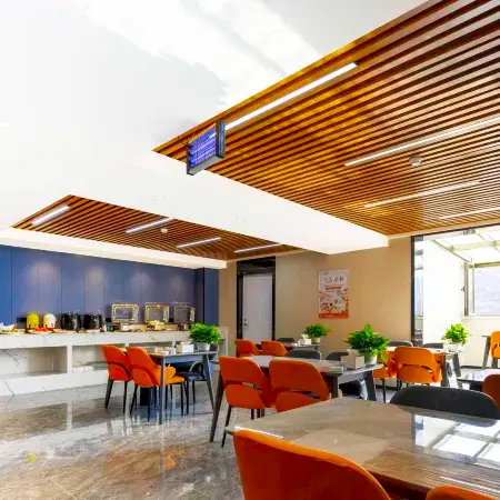 GYA Hotel (Lintao Qiche Dongzhan)