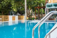 Pineapple Honey Resort B&B (Beihai Yintan Branch) - ที่มีสระว่ายน้ำ
