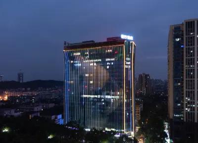 Yuexing Hotel (Louxing Square Chunyuan Pedestrian Street Branch) Отели рядом с достопримечательностью «Площадь города Вайцзян Яуйюань»