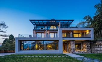 Floral Hotel · Jiangnan Tianchi Moonlight Xiaolu Guesthouse