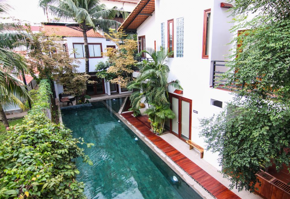 2. 사리나 호텔 &..