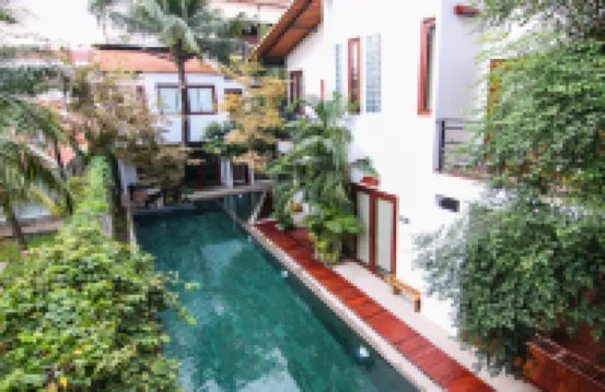 薩里納別墅飯店 B2B Center附近的飯店