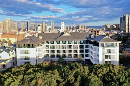 Mile Yuehu Hotel (Huquan) Отели рядом с достопримечательностью «Honghe Nativeland»