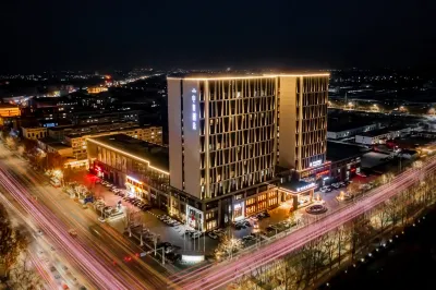 Malson New Century Hotel فنادق في مديرية لي