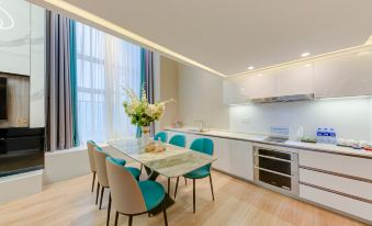 Versailles Apartment (Zhuhai Gongbei Port High-speed Railway Station)