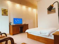 Xinxin Ying Hotel (Huaiji Chengbei Passenger Transport Terminal Shop)