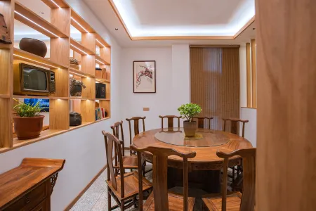 Locomotive Mountain B&B (South Gate of Huangshan Scenic Area) Отели рядом с достопримечательностью «Huangshan Geological Museum»