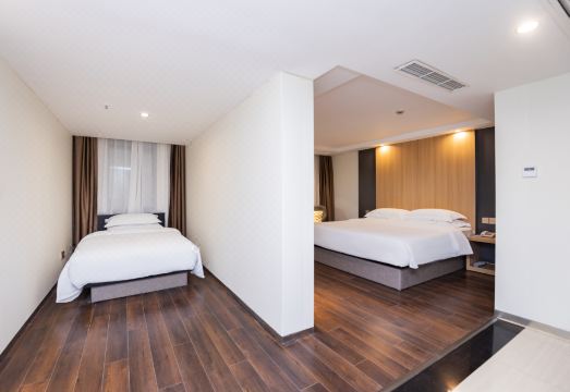 컨트리 인 앤 스위트 바이 라디슨, 상하이 푸동신 공항 촨사 지하철역