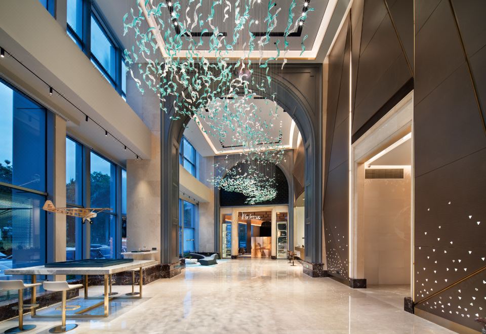 그랜드 스카이라이트 가든 호텔의 로비