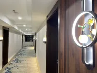 Ruifeng Hotel Buerjin (Food Street Night Market)