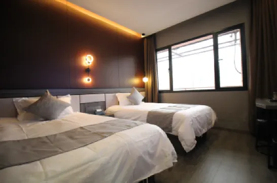 Furao Zhixuan Hotel (No.9 People's Hospital Lujiabang Road Subway Station Branch) Hotels in Dapuqiao Area