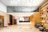 Borrman Hotel (Qianjiang High-Speed Railway Station Lobster City)