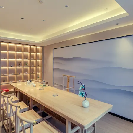Heyi Zhishang Hotel (Fuxin High-speed Railway Station Wanda Plaza)