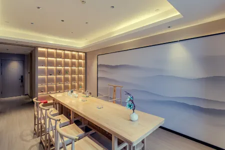 Heyi Zhishang Hotel (Fuxin High-speed Railway Station Wanda Plaza) Отели рядом со станцией Fuxin South Railway Station