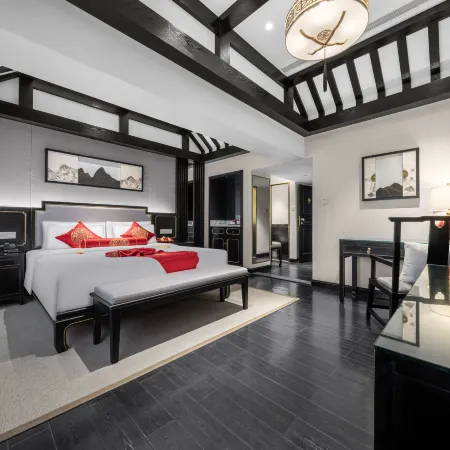 Moonlight Courtyard Hotel (Kunming Nanping Street and Near the train station)