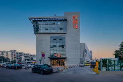 Ningbo Qingteng Yisu Hotel (Beilun Rongji Plaza Branch) Hotel in zona Ningbo Polytechnic West Campus