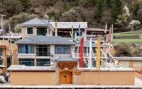 A pro holiday manor