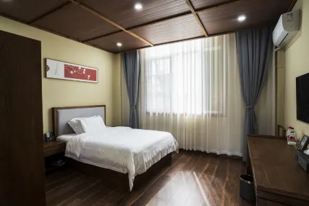 Huanghuatang New Fourth Army Cultural Park Hotel