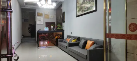 Xinhuang Hotel in Luojiang District Отели рядом с достопримечательностью «Sichuan Institute of Technology (Luojiang Campus)»