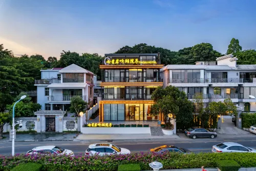 Zhaoqing Seven-Star Cave Tinghu Courtyard