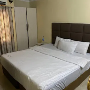 Tomats Inn and Suites