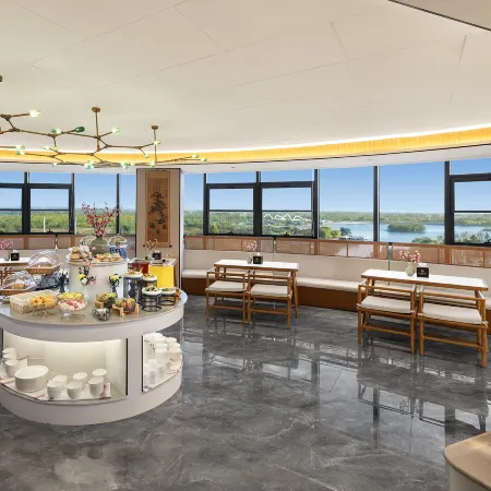 Moshang Qingju Hotel (Xinxiang Heshi University Pingyuan Lake Campus Store)