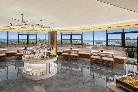 Moshang Qingju Hotel (Xinxiang Heshi University Pingyuan Lake Campus Store) Отели в г. Синьсян