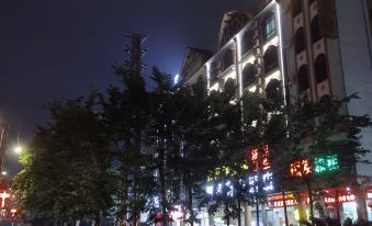 Qiongzhong Yefeng Hotel