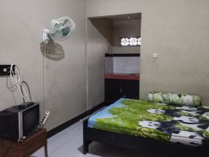 OYO Life 93403 Penginapan Adinda