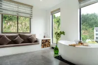 Yingshan Crescent Moon Homestay
