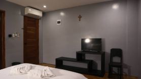 RedDoorz at Kopinos Tourist Inn Hotel