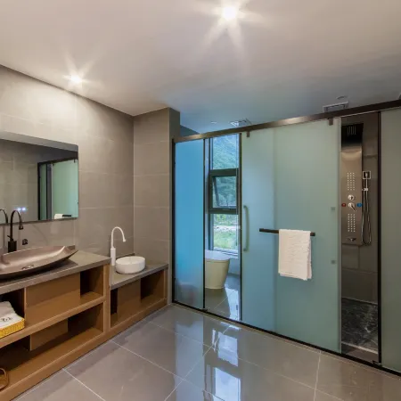 Li Semi-Private Hot Spring Homestay (Bipenggou Li Xiaolu) Hôtels à : Lixian