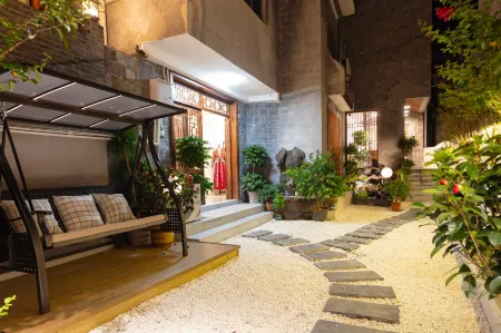 Phoenix Qingcheng Mountain Water · Courtyard Viewing Homestay Отели рядом с достопримечательностью «Xiong Xiling Former Residence»