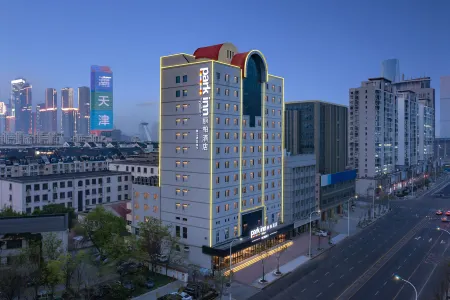 Park Hotel (Tianjin Railway Station Italian Style Street) Отели рядом с достопримечательностью «Resists Earthquakes Monument»