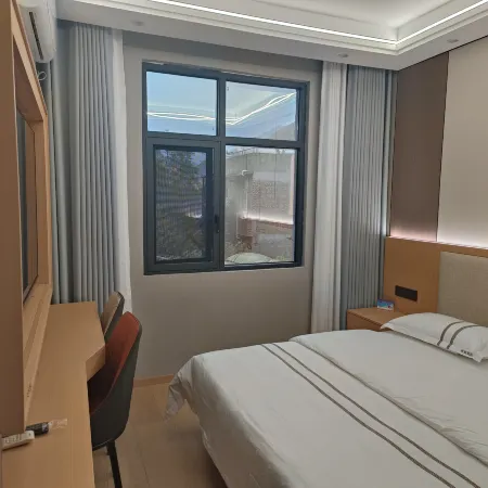 Yuliang Qiucheng Hotel