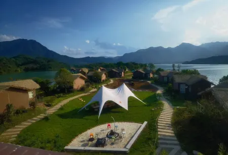 Kong West Island Guesthouse (Luxi West Sea Scenic Area Branch) Отели рядом с достопримечательностью «Shenwu Mountain»