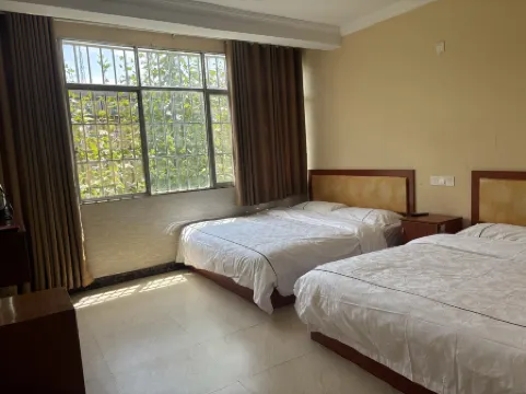 Zhaotong Caizhai Chinese Inn