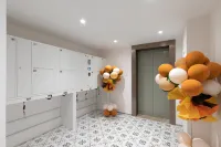 Warmlight Hostel by Zoey's Apartment