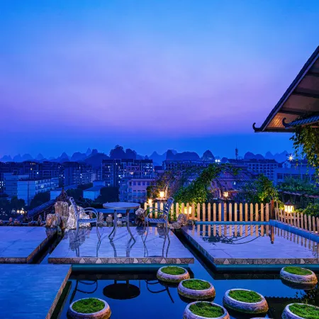 A thousand purple and red roof garden hotel (Guilin Liangjiang Sihu Scenic Area)