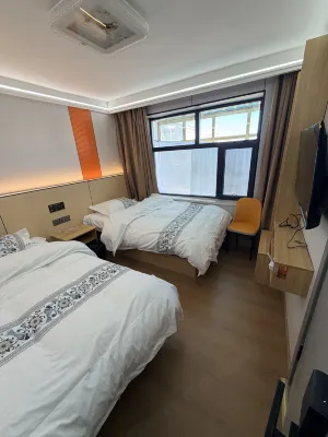 Tianjun Wangyuhe Hotel - parking