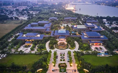 Liaocheng Arcadia International Hotspring Hotel Отели рядом с достопримечательностью «Liaocheng Gymnasium»