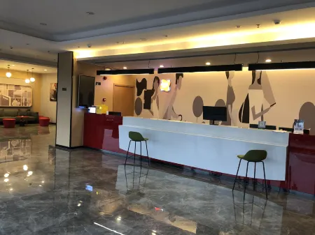 Shankee Hotel (Tianjin Meijiang Convention Center Jiefang South Road Subway Station) Отели рядом с достопримечательностью «CPC Tianjin Hexi District Committee Party School»