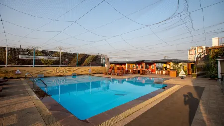 The Orchid Hotel Mumbai Vile Parle Отели рядом с достопримечательностью «Paras Dham Temple»