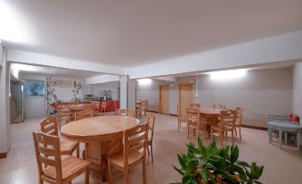 Luchuan Qianyou Riverview Hotel (Luchuan Middle School)